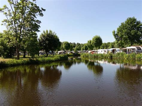 Naturisten campings in Nederland .